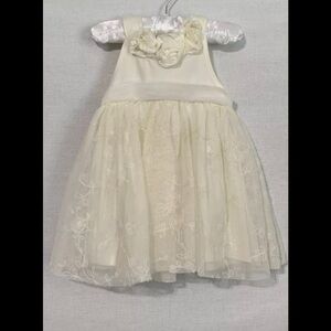 Nanette Baby Dress| Size 12 Month | Baby | Cream Floral Sleeveless Embroidery